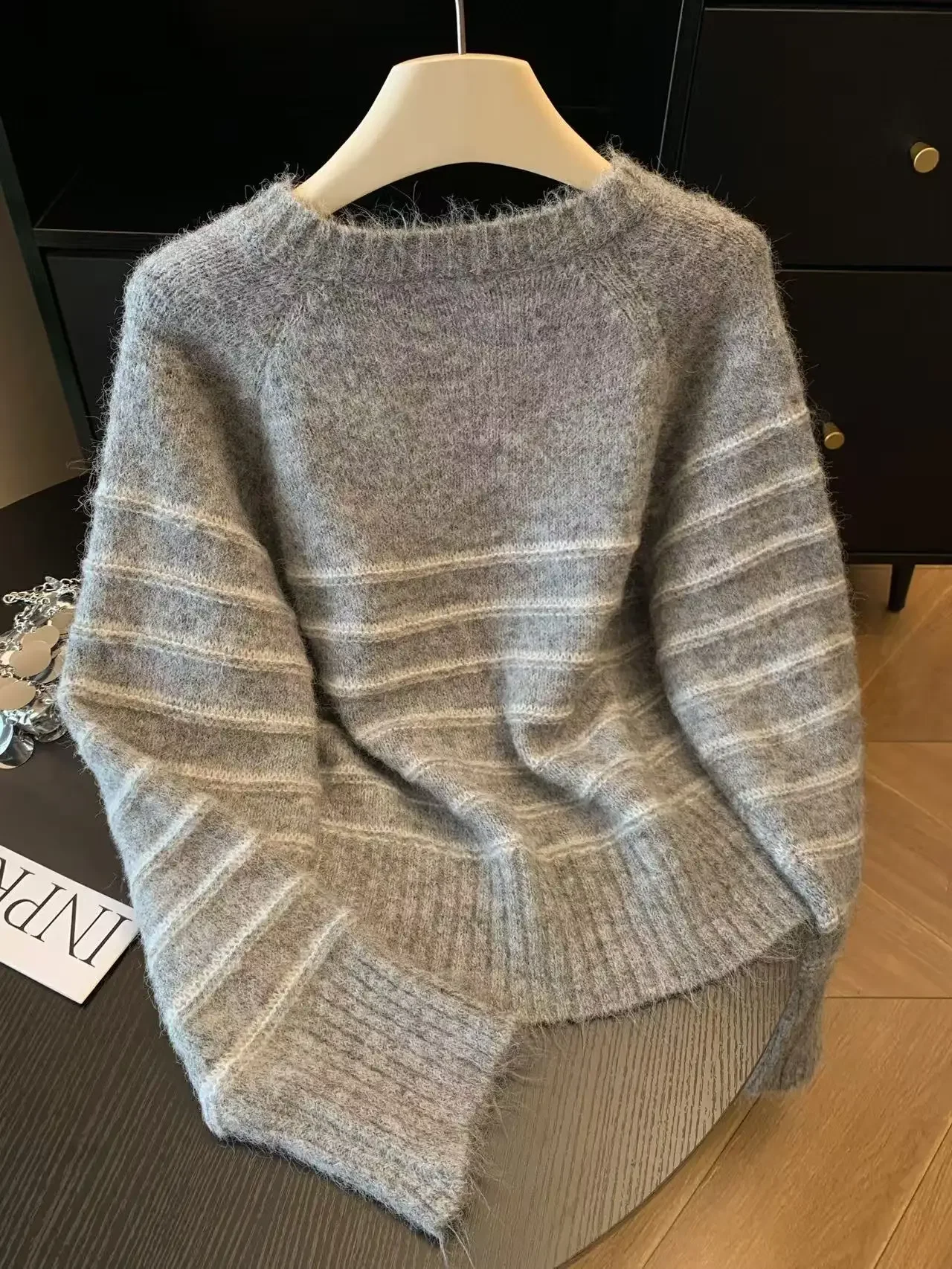 Autumn Winter Women's Striped  - Embroidery Shirt 评论和价格