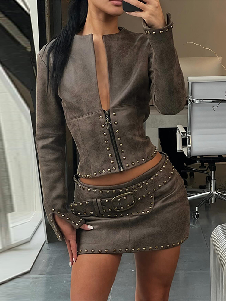 Fashion Rivet Decor Pu Leather - Embroidery Jacket 评论和价格