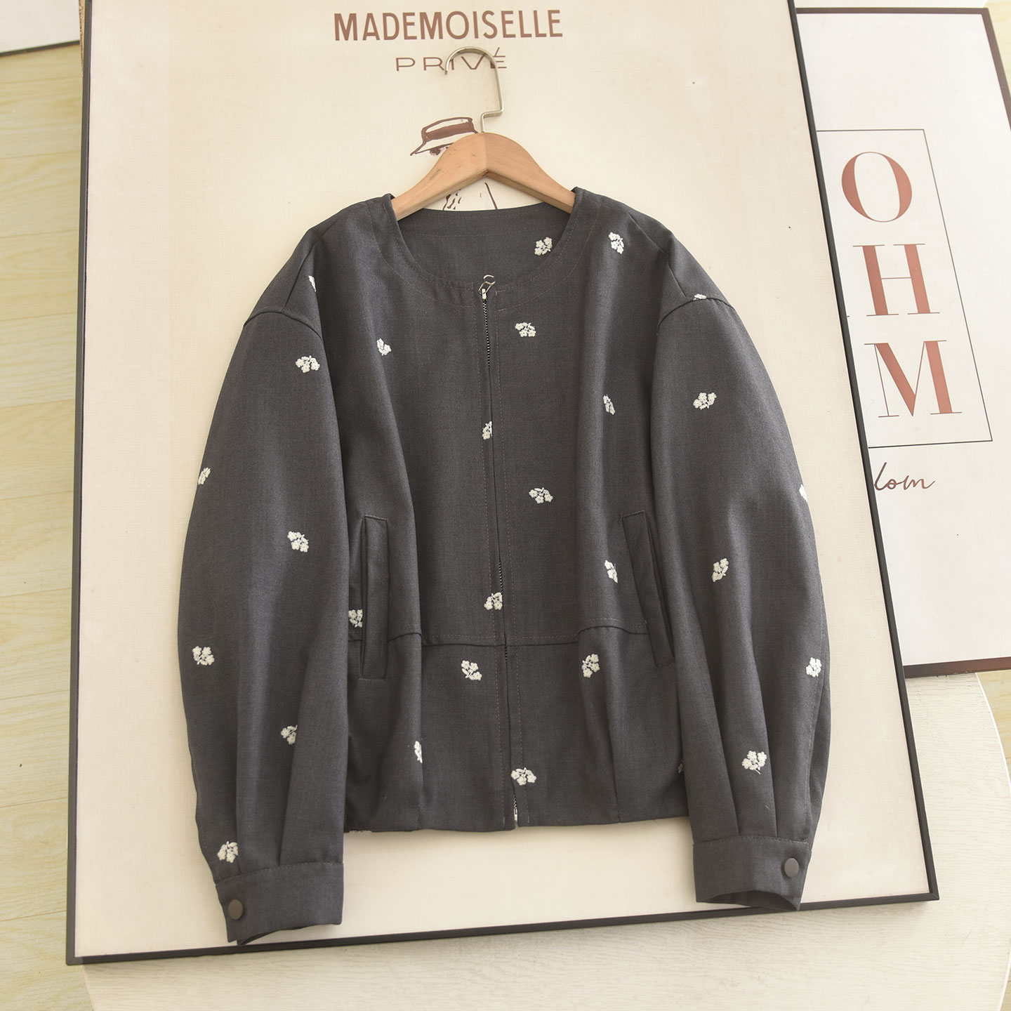 Elegant Grey Floral Embroidery - Embroidery Jacket 评论和价格