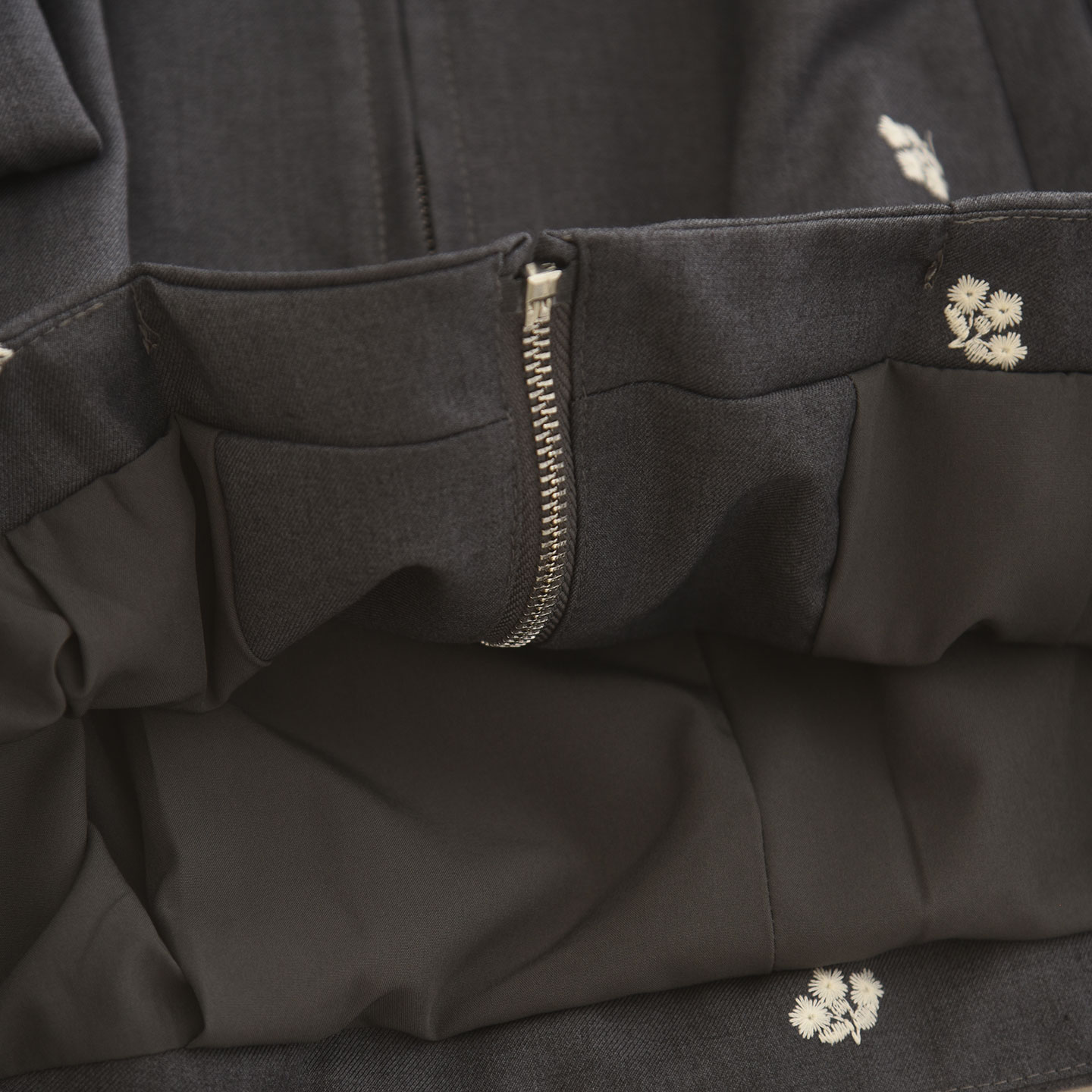 Elegant Grey Floral Embroidery - Embroidery Jacket 评论和价格